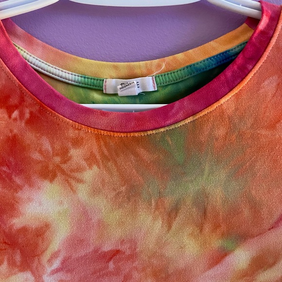 Cute tie-dye shirt - Picture 2 of 3